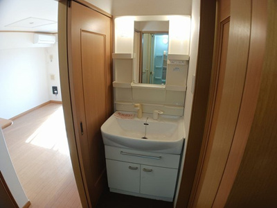 【洗面所】 | アルカンシェル | 明るい洗面所です