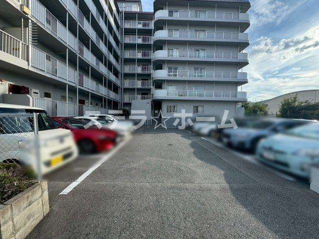 豊中市熊野町３丁目の中古マンションの駐車場