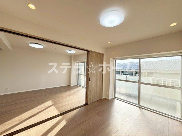 豊中市熊野町３丁目の中古マンションの洋室|落ち着いた色調の洋室です