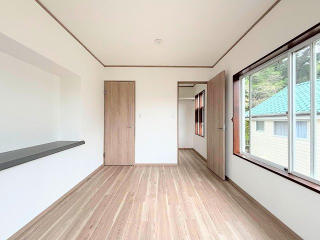 戸塚区上柏尾町　中古戸建て　の洋室|◆気持ちの良い風が室内へ入り込む居室。家具を配置しても広々ご利用いただけます！！
