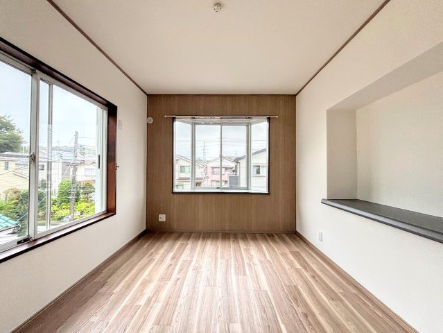 戸塚区上柏尾町　中古戸建て　の洋室|◆感性を育むプライベートルームはシンプルでスマートな空間。好みの空間で読書をしたり、音楽を聞いたりと一人の時間も充実したものにできます。
