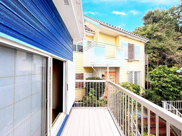戸塚区上柏尾町　中古戸建て　のバルコニー|◆日当たり良好なバルコニー！毎日のお洗濯にも嬉しいですね！
