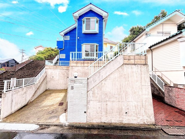 戸塚区上柏尾町　中古戸建て　の外観|◆一戸建てを中心とした街並みが整然と続き、周辺は高い建物が建っていないので、緑の多い閑静な趣を感じる環境です。街並みや周辺環境も重要なポイントです！！
