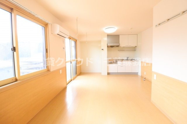 カンパーニュCの居間・リビング|こちらのリビングで趣味の時間をお楽しみください