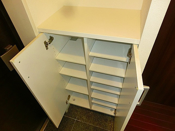 レジュールアッシュ神戸元町の玄関