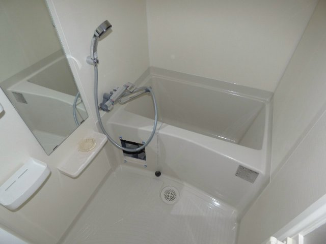 プレサンス三宮東フィールの浴室