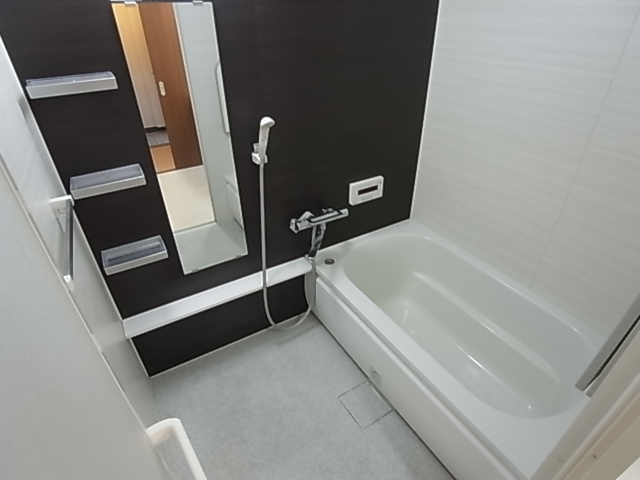 フローラ東御影の浴室