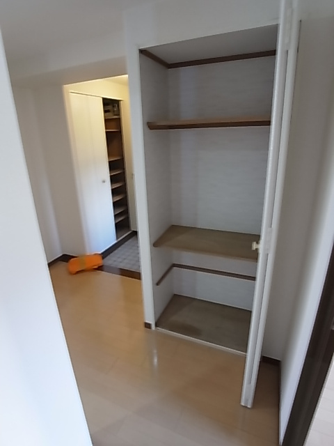 フローラ東御影の収納