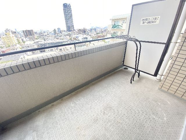 フローラ東御影のバルコニー