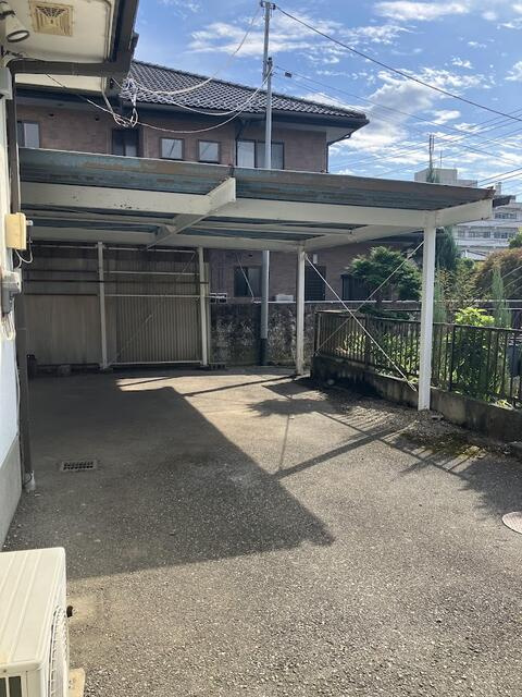 宇都宮市戸祭3丁目　5DK　中古住宅の駐車場