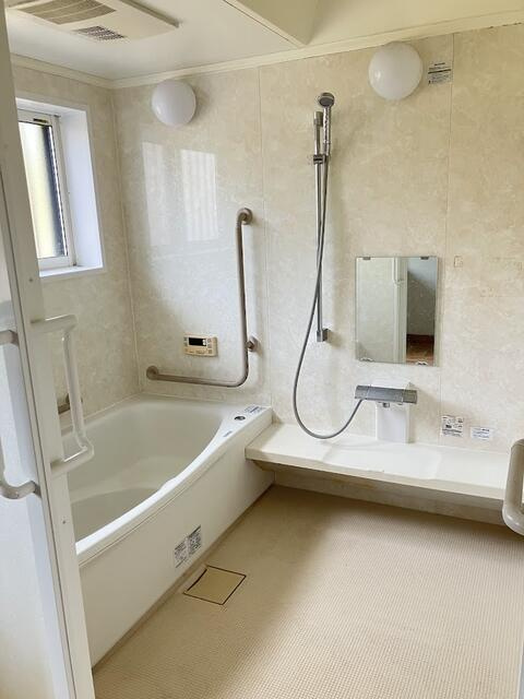 宇都宮市戸祭3丁目　5DK　中古住宅の浴室