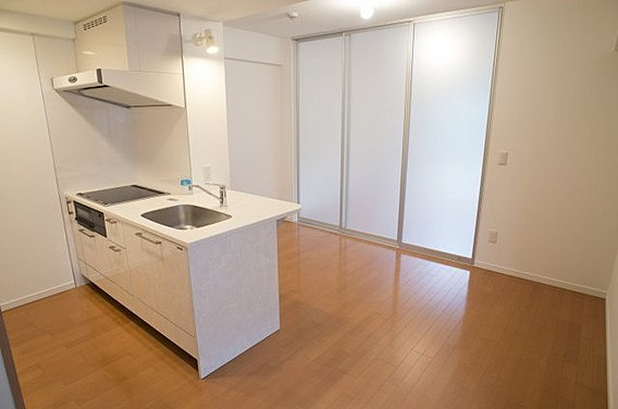 メゾンドバレーの居間・リビング