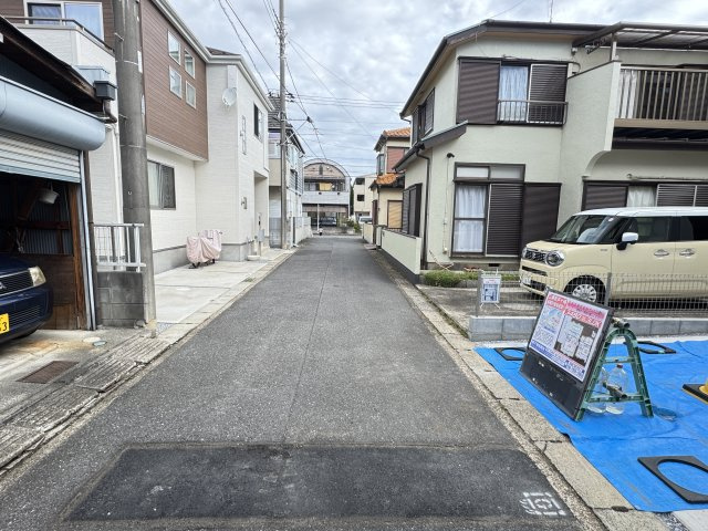 三郷市戸ケ崎１丁目新築戸建【戸ヶ崎小学校：7分】の前面道路含む現地写真|北西側前面道路