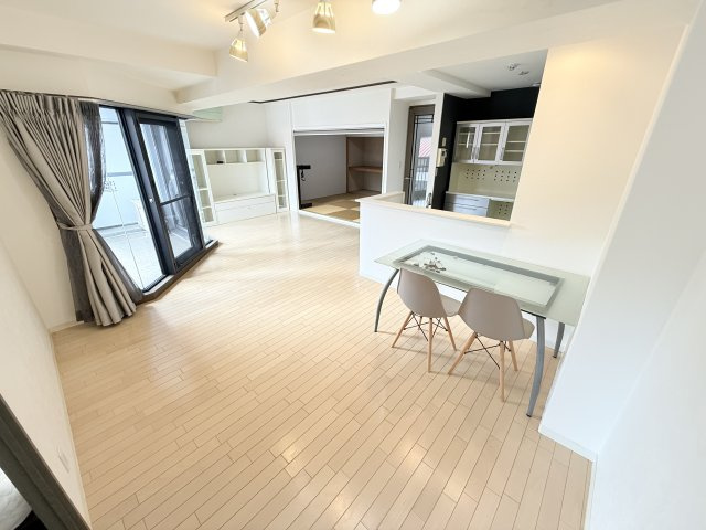 朝日プラザウエスティ神戸の居間・リビング