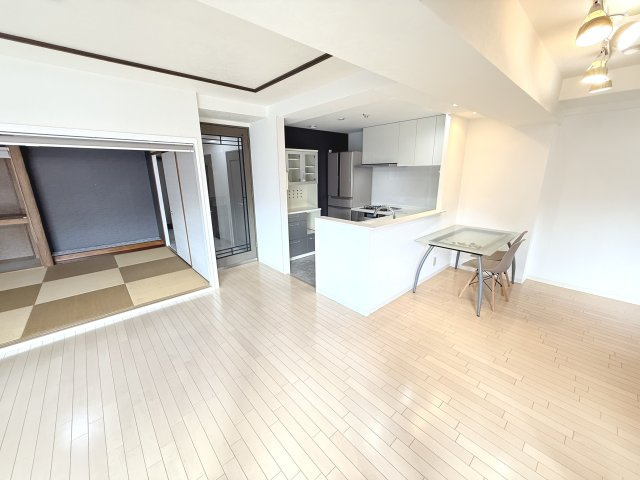 朝日プラザウエスティ神戸の居間・リビング