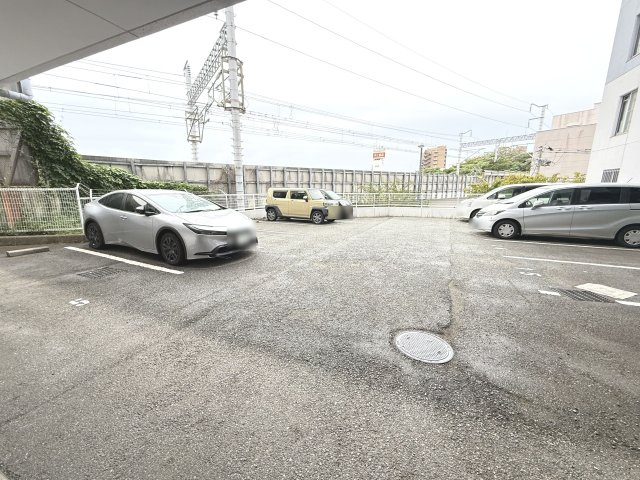 朝日プラザウエスティ神戸の駐車場