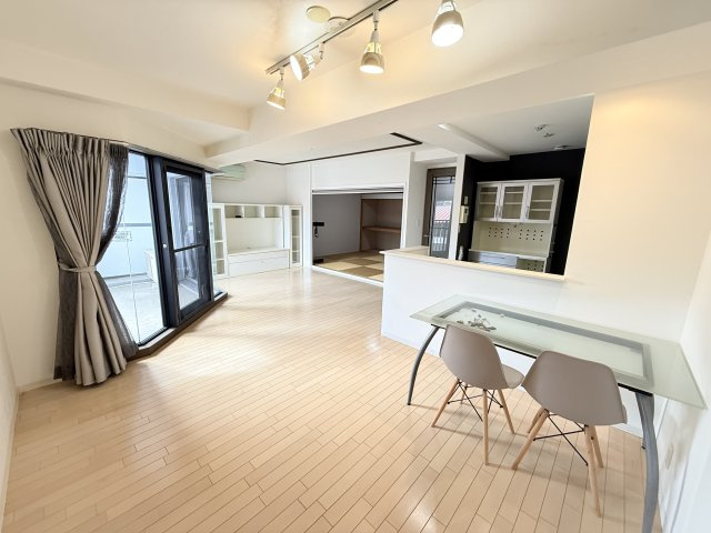 朝日プラザウエスティ神戸の居間・リビング