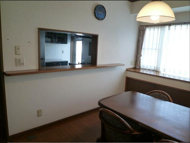 宇都宮市兵庫塚１丁目　4ＳＬＤＫ　中古住宅の内装|ダイニングからキッチンです。