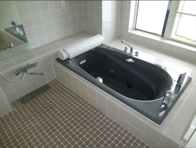 宇都宮市兵庫塚１丁目　4ＳＬＤＫ　中古住宅の浴室|１．５坪の広いお風呂です。