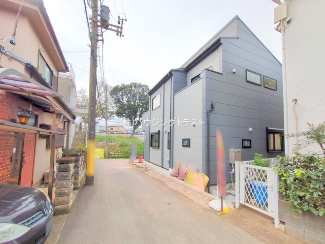 MIRASUMO 所沢市上安松　全１棟の前面道路含む現地写真