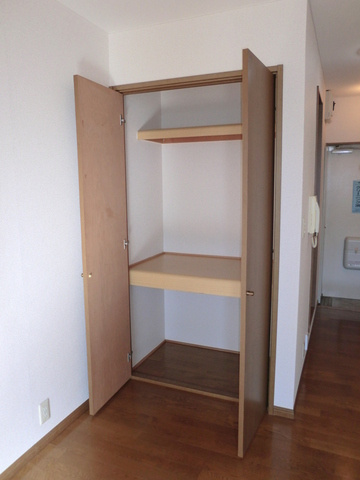 ハイムサンフラワーの収納|★棚板付きの収納★