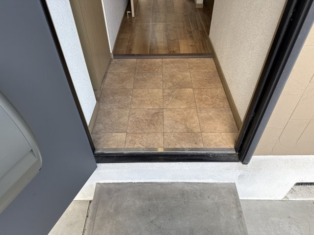 姫路市飾磨区山崎のハイツの玄関