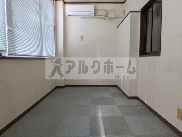 乾ビルの内装