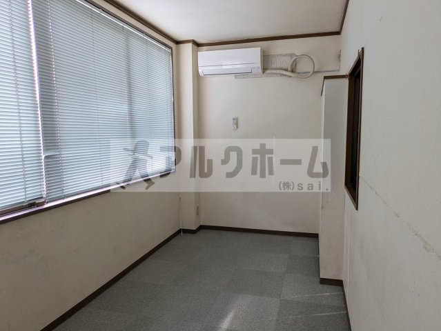 乾ビルの内装