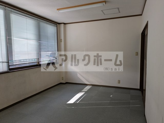 乾ビルの内装