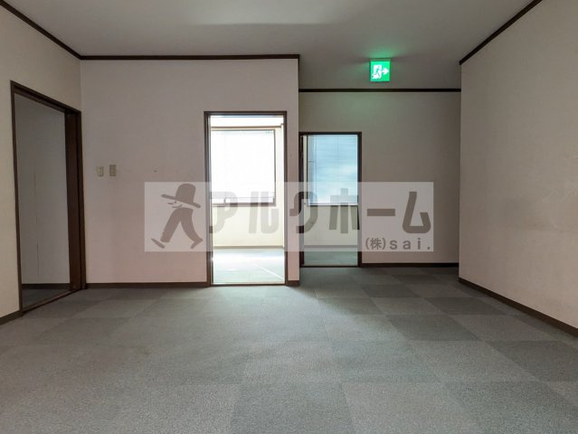 乾ビルの内装