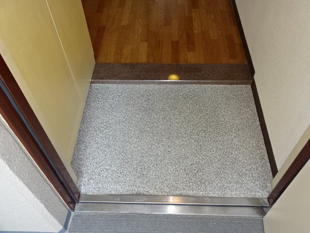 メゾンアポロの玄関