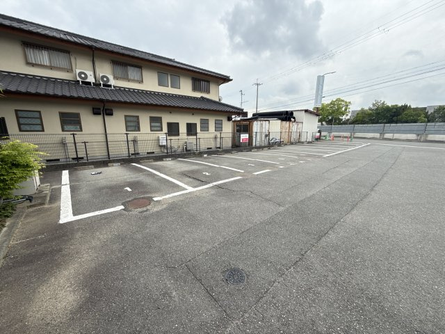 メゾンアポロの駐車場