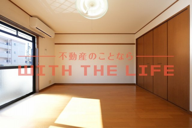 コンフォールⅢ【キャッシュバック賃貸】の内装|明るい室内です