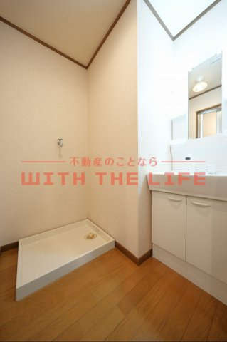 コンフォールⅢ【キャッシュバック賃貸】の洗面所|広い洗面スペース