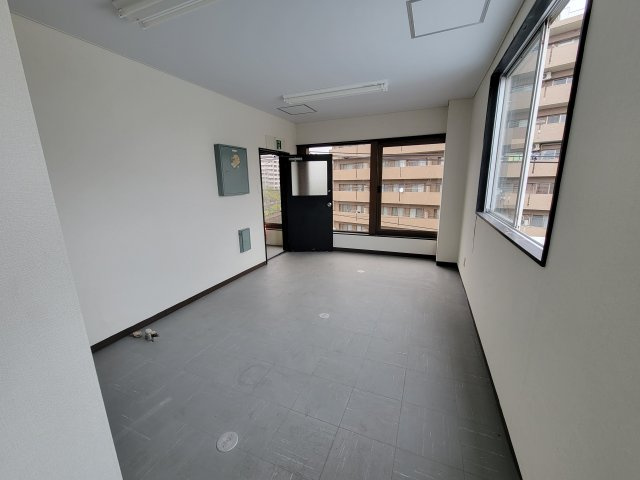 第一興産1号館のロビー