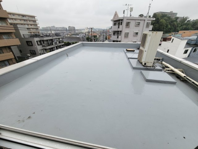 第一興産1号館のバルコニー