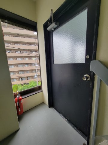 第一興産1号館の玄関