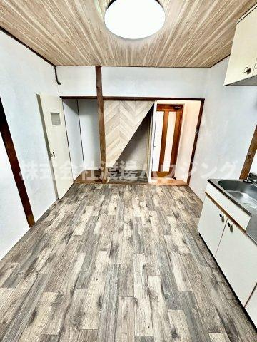 北条２丁目テラスハウスの居間・リビング