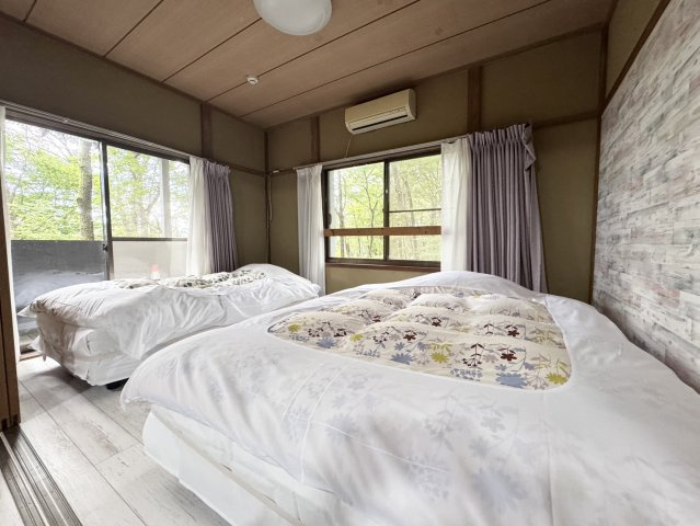 岩風呂付きのオシャレな別荘♪高久乙の洋室|きれいな洋室です