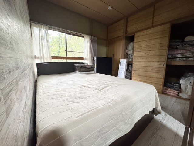 岩風呂付きのオシャレな別荘♪高久乙の洋室|個人の部屋や寝室として使える洋室です