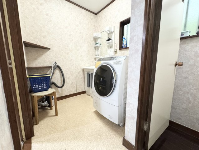 岩風呂付きのオシャレな別荘♪高久乙の洗面所|ゆったりとスペースのある洗面所