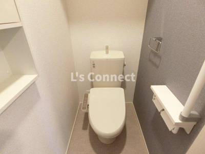 【トイレ】 | フィオーレ８ | 温水洗浄便座付きのトイレ。