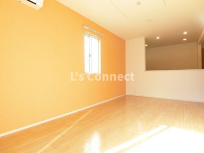 【居間・リビング】 | ブレスサイドヒルズＧ | 角部屋で２面に窓があります。