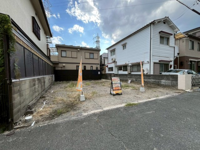 寺本5丁目　建築条件付土地　Aプランの前面道路含む現地写真|間口広々８.１ｍ超！存在感のあるおうちを建築できますね！