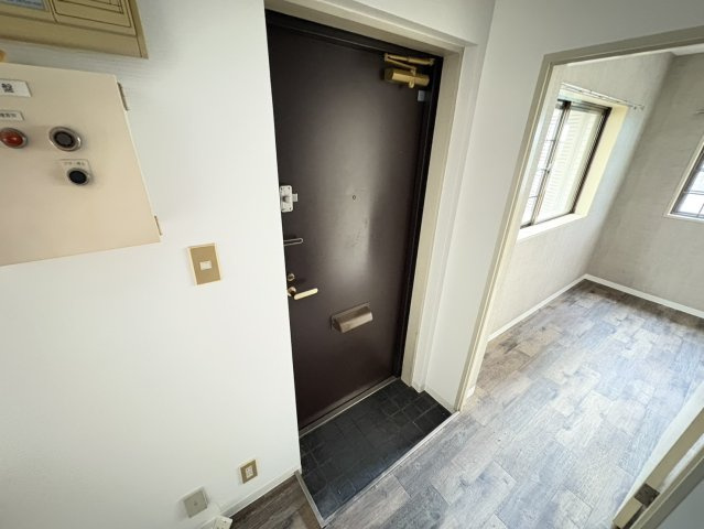 G-1 BLDG.本中山の玄関