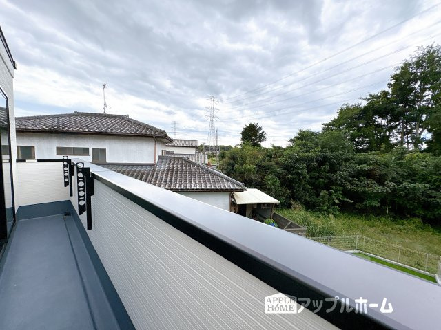 【新築住宅】東松山市石橋 第1期 全4棟のバルコニー|家族分の洗濯物もしっかり干せます。日当たりも良く、毎日のお洗濯が楽しくなりそう♪お布団は手軽に干せていつもポカポカに☆