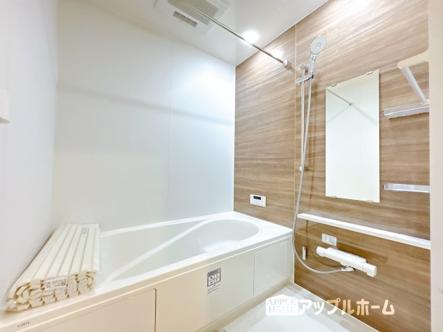 【新築住宅】東松山市石橋 第1期 全4棟の浴室|日常の疲れを癒やすここちのよいユニットバス。お手入れが簡単になる工夫が凝らされているため、手間をかけずに清潔さを保てます。