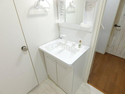 【洗面所】 | マンションさもと | 朝の支度もスムーズな独立洗面台。