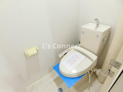 【トイレ】 | マンションさもと | 温水洗浄便座付きのトイレ。