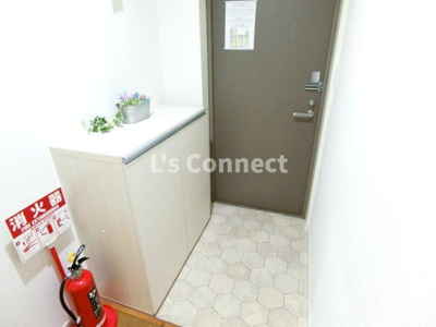 【玄関】 | マンションさもと | 下駄箱で靴も収納できます。